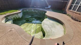 Before And After Pool Cleaning Services in 	Plano, TX (3)