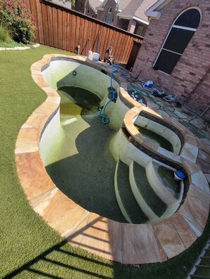 Before And After Pool Cleaning Services in Frisco, TX (1)